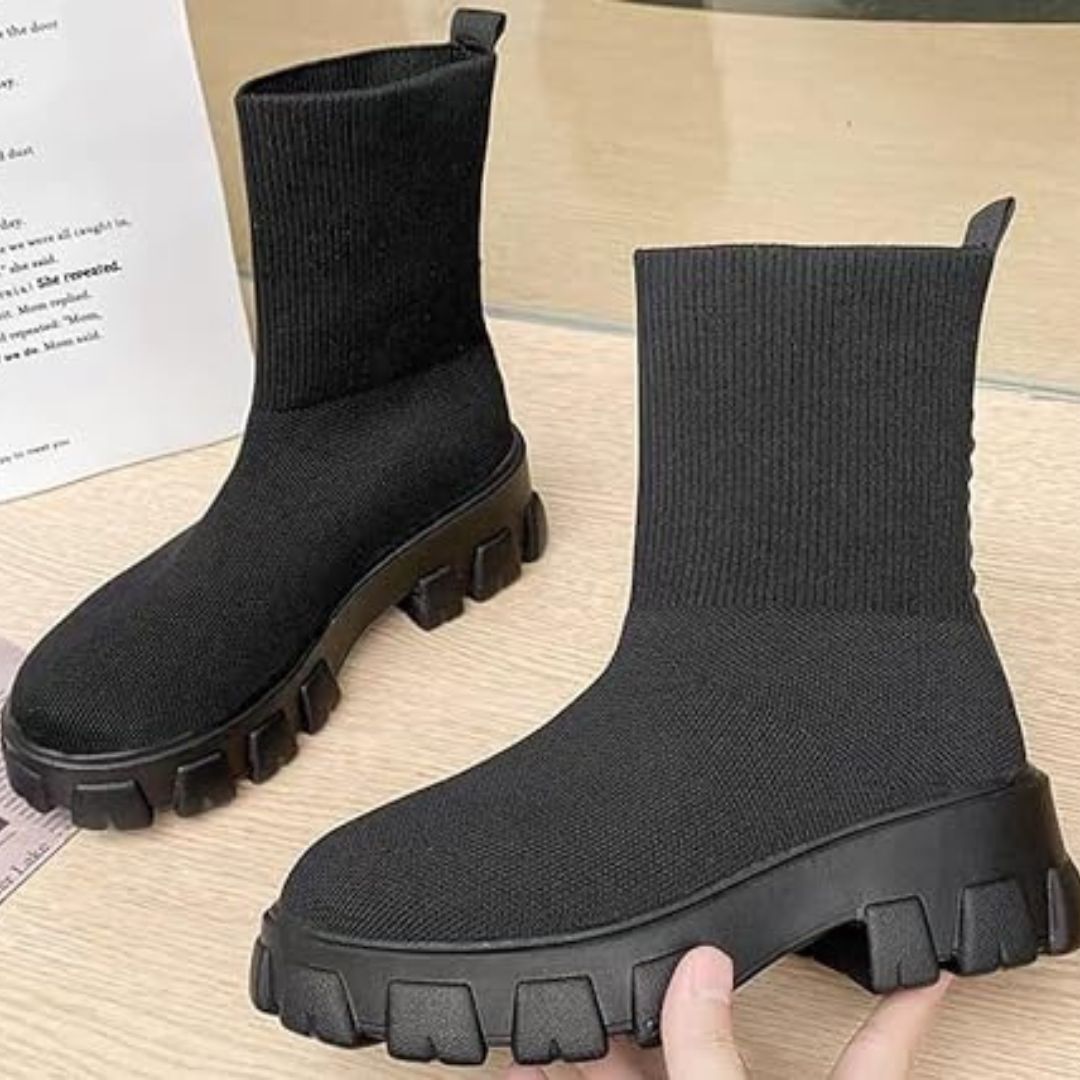 Knitted ankle boots with trendy sole