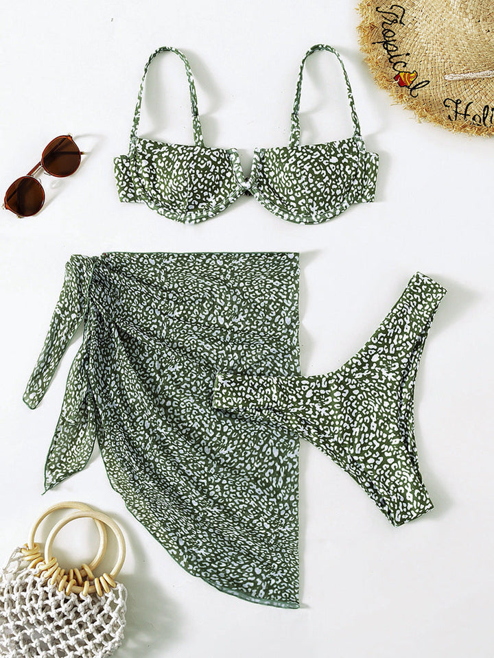 Three-piece beach bikini with floral pattern