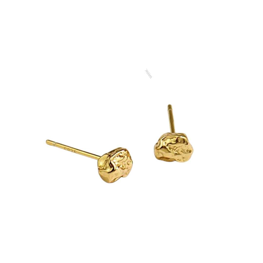 Moulded gold stud earrings