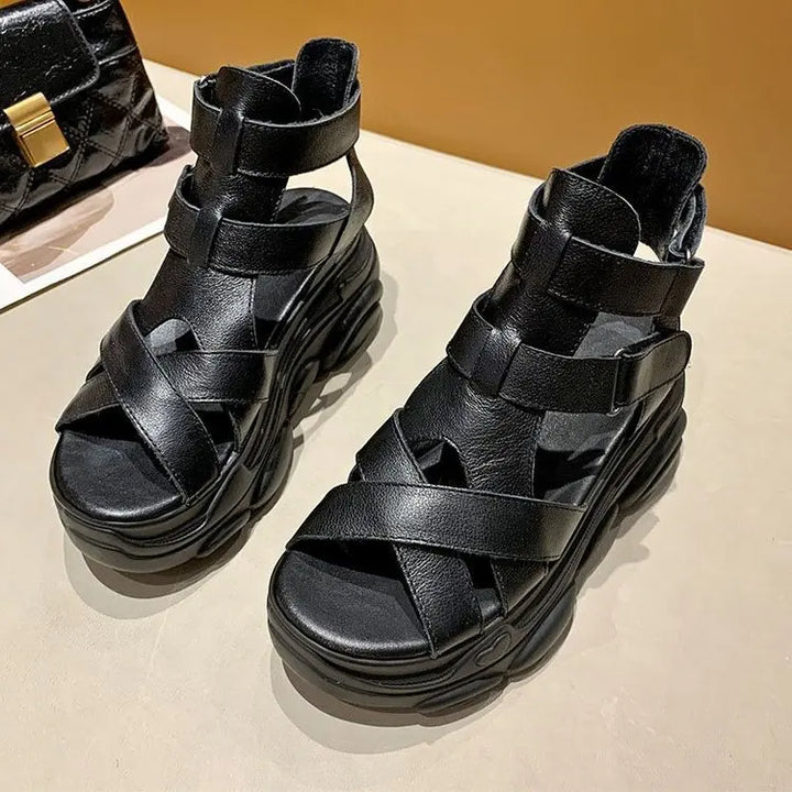 Fashionable criscross sandals