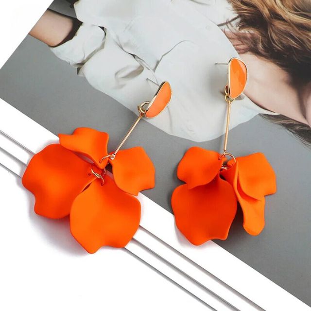 Modern white flower dangle earrings