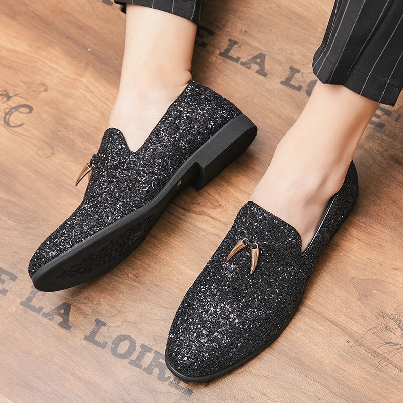 Elegant slip-on shoes with glitter and tassels