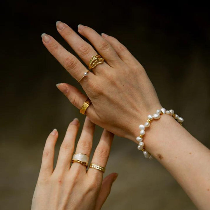 Minimalist gold ring with solitaire pearl