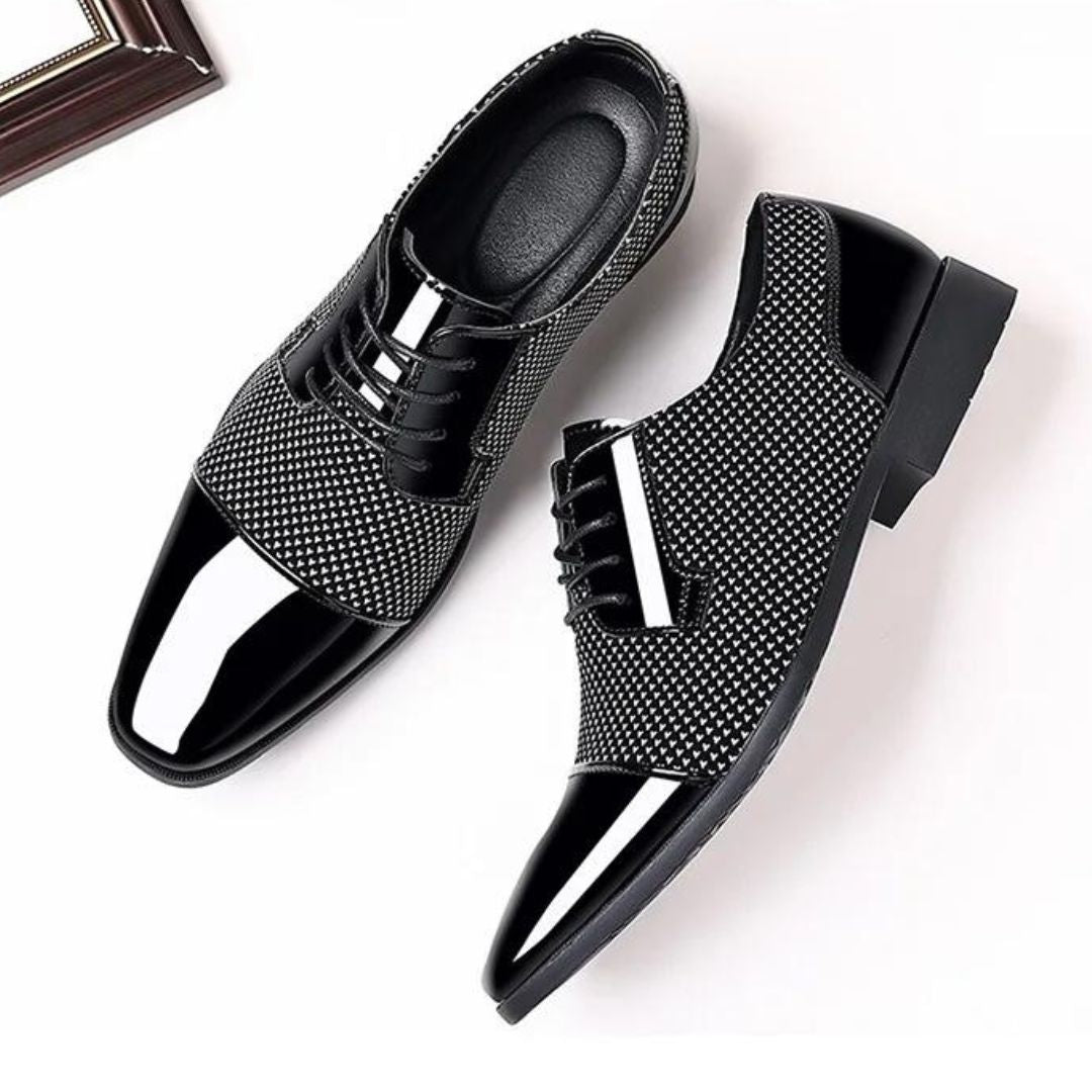 Lace-up shoes with textured surface