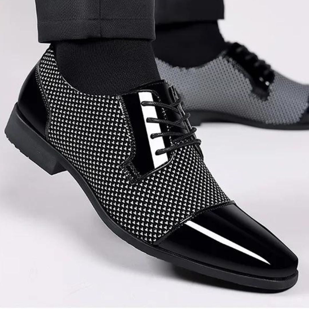 Lace-up shoes with textured surface