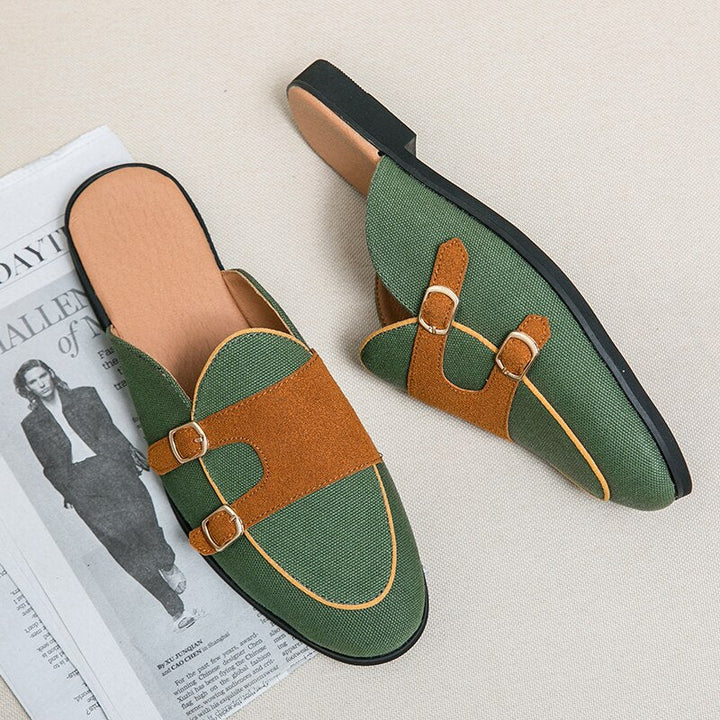 Modern mules with buckles in a two-colour look