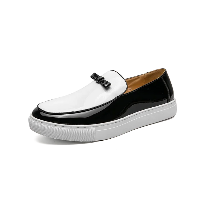 Fashionable loafers in two-colour design with buckle