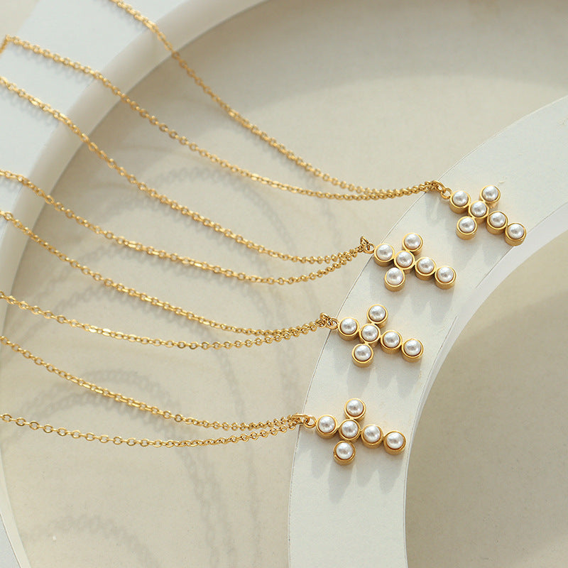 Cross pendant necklace with imitation pearls