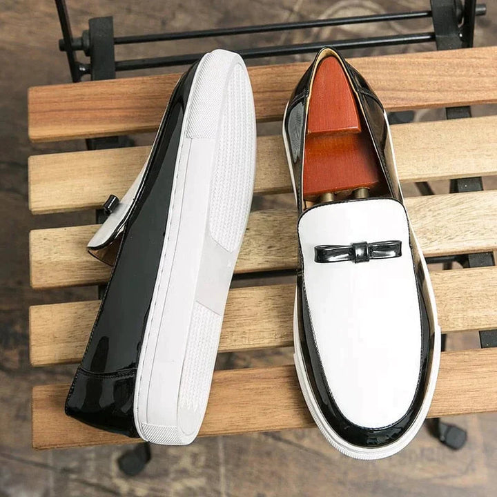 Fashionable loafers in two-colour design with buckle