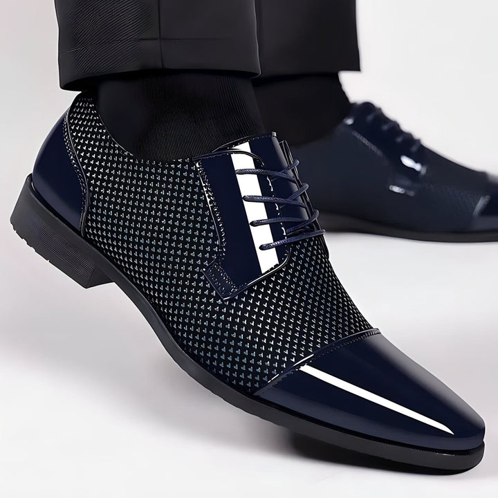 Lace-up shoes with textured surface