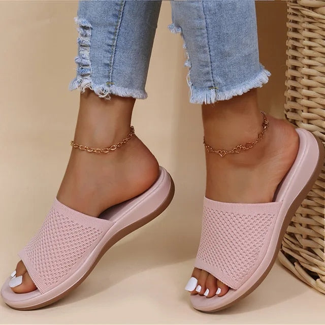 Flat sandals for indoors and outdoors