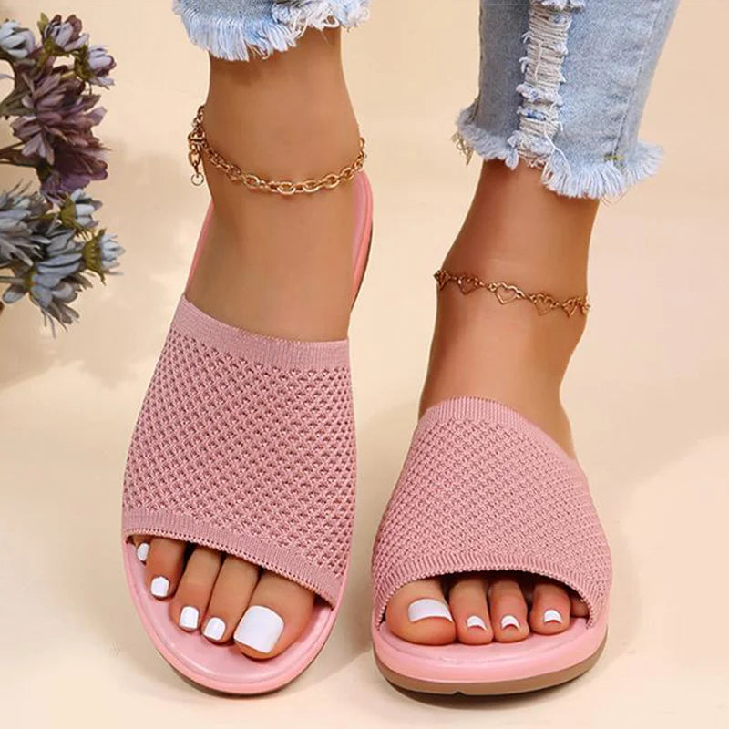 Flat sandals for indoors and outdoors