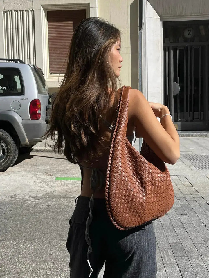 Elena Gevlochten Leren Hobo Bag