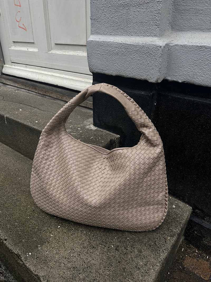 Elena Gevlochten Leren Hobo Bag