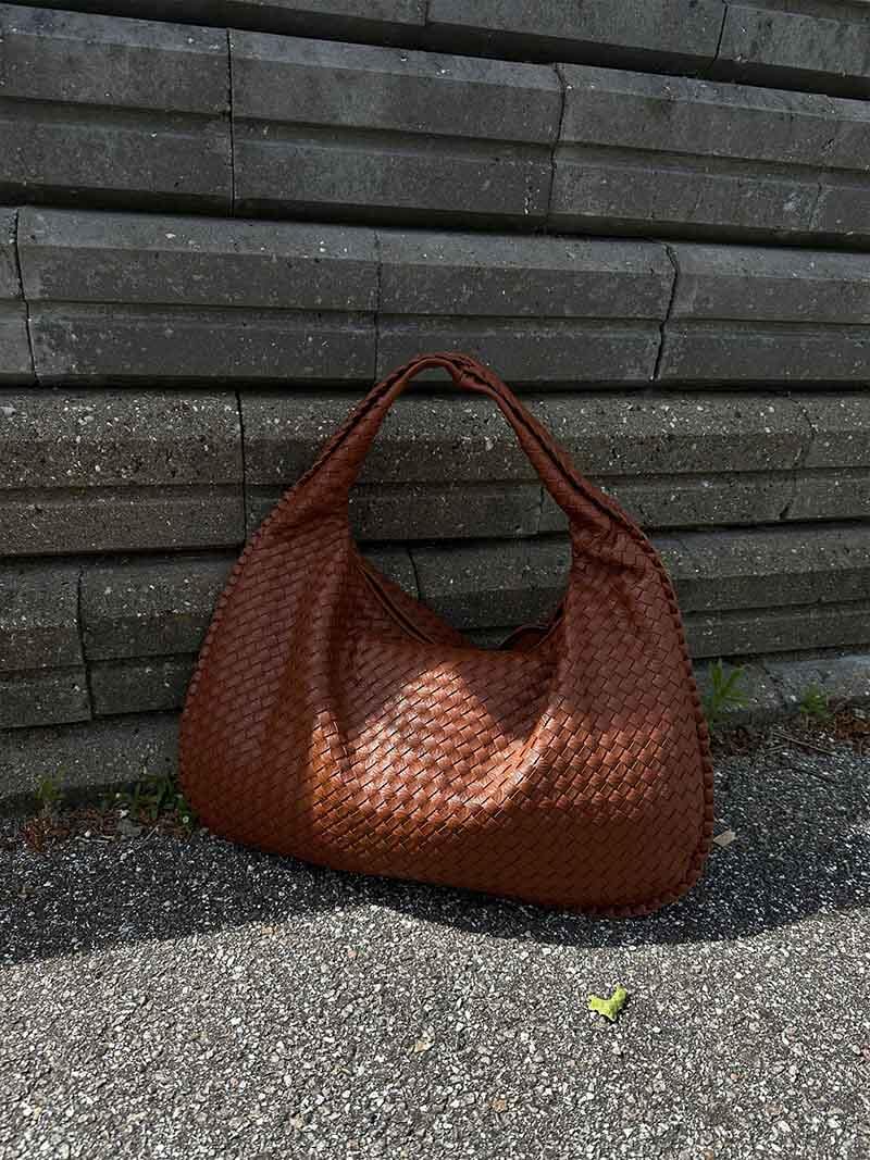 Elena Gevlochten Leren Hobo Bag