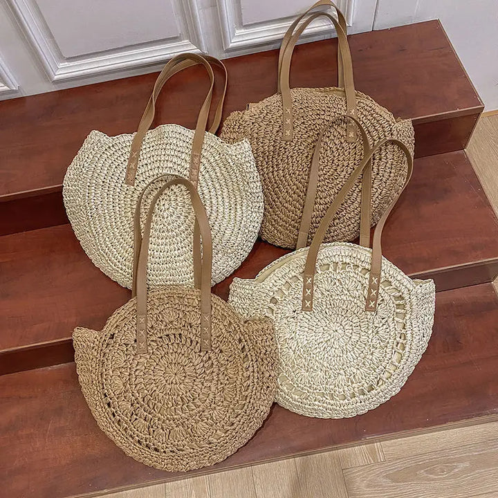 Round straw shoulder bag for women