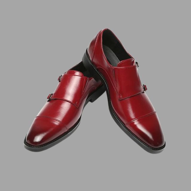 Elegant leather shoes with monk straps