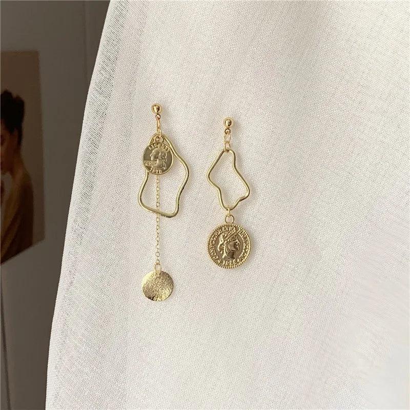 Asymmetric baroque pearl earrings with gold accents