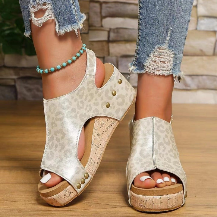 Comfy Sandals with medium-high heel