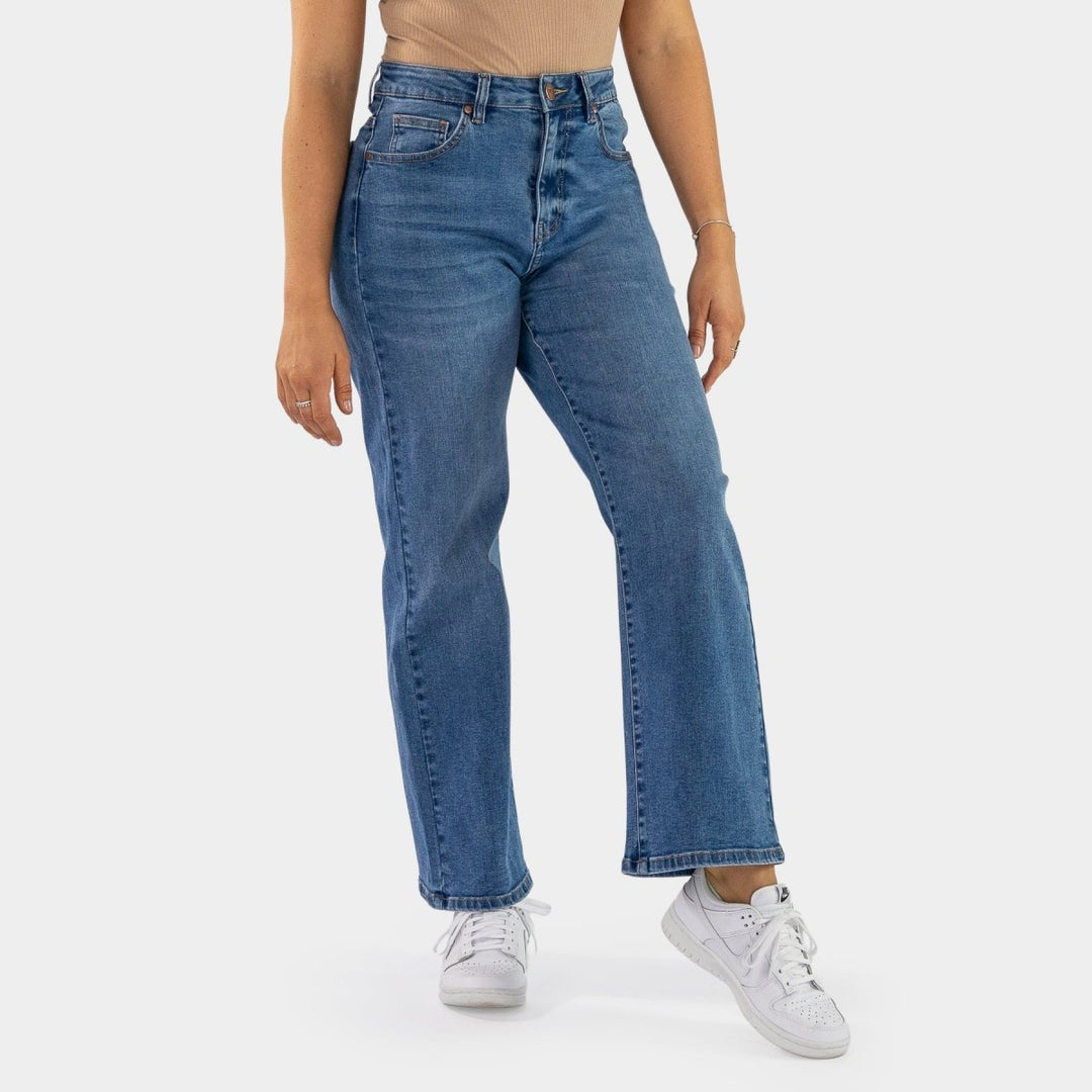 Chic Indigo Fade Relaxed Fit Jeans for Ultimate Comfort