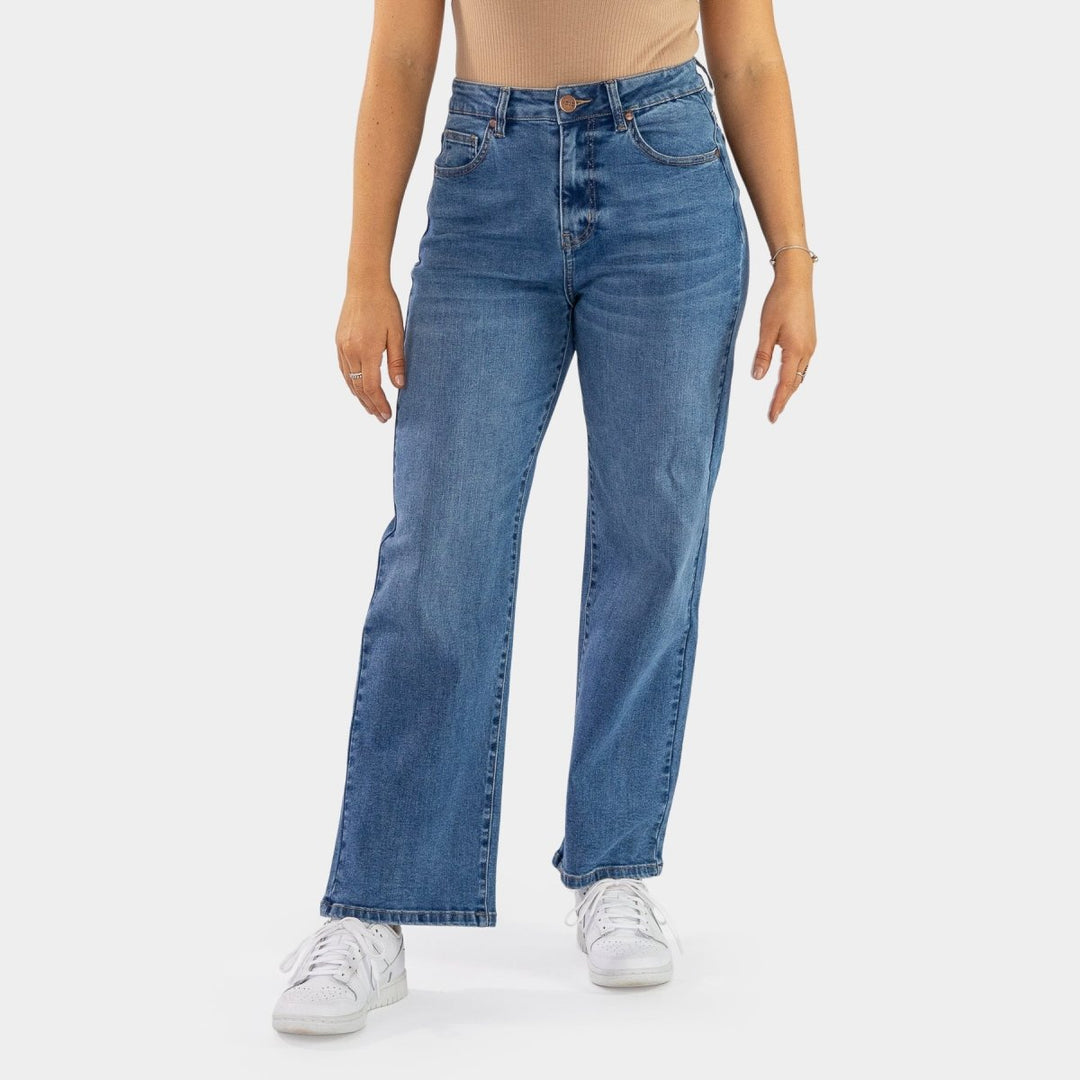 Chic Indigo Fade Relaxed Fit Jeans for Ultimate Comfort