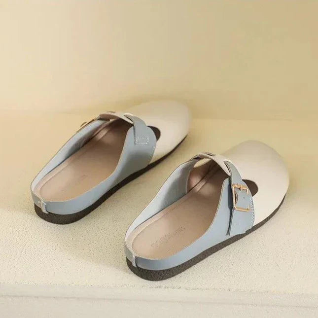 Minimalist flat shoes with buckle