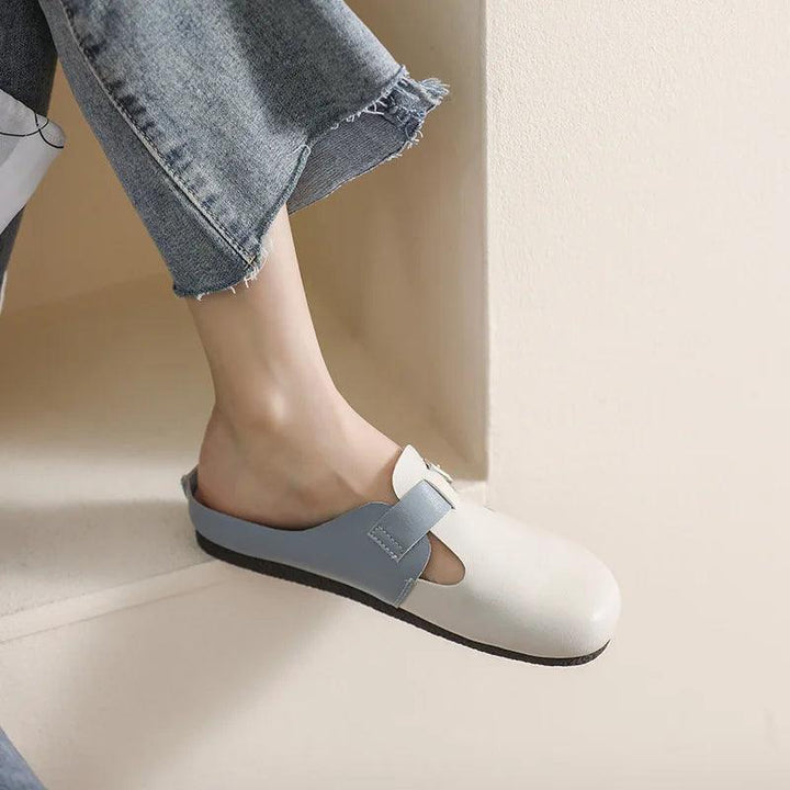 Minimalist flat shoes with buckle